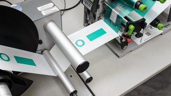 Druck von nachhaltigen Etiketten von Clever Systemtechnik