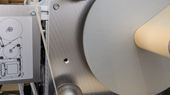 Etikettienspender im Einsatz